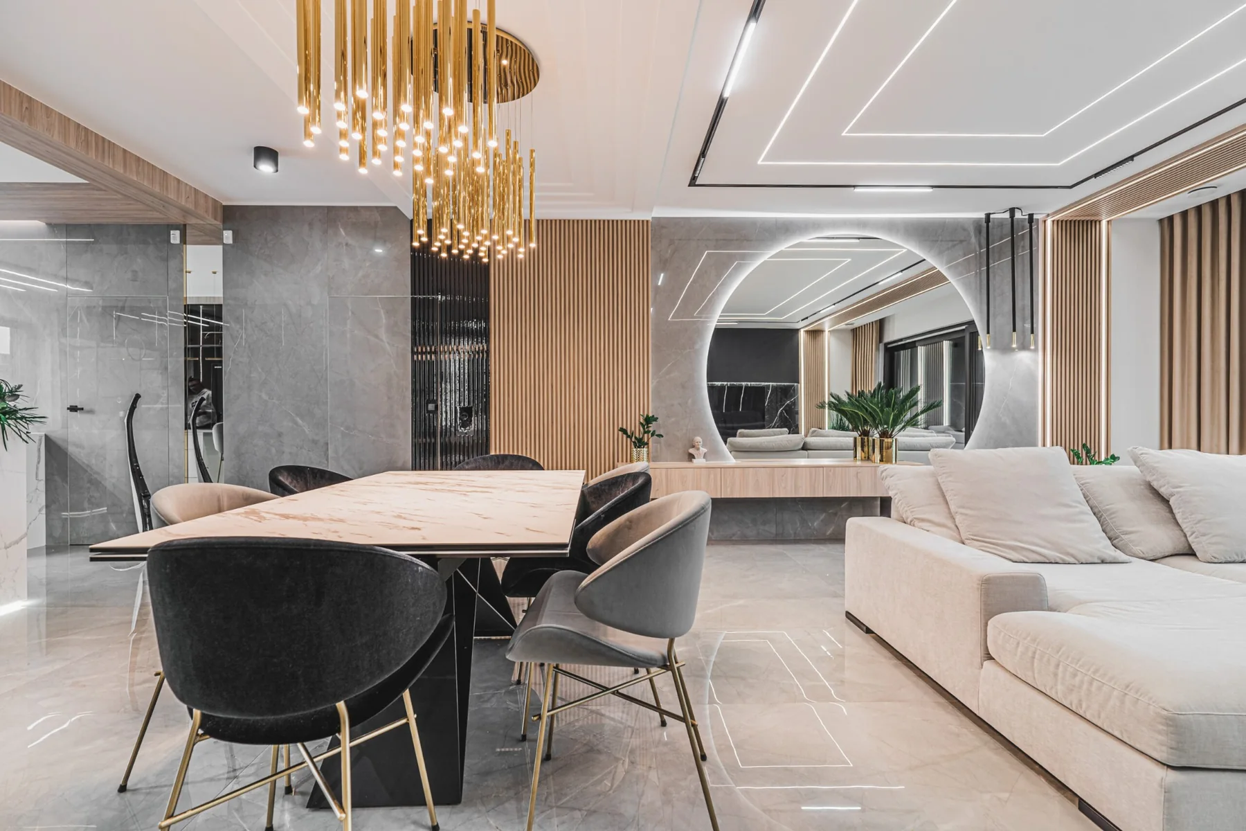 Modern Design 200 m², reprezentacyjna strefa dzienna z jadalnią i złotymi detalami